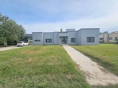 Casa 5 ambientes con 2 baños
