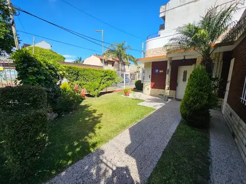 VILLA BALLESTER: CASA 3 AMB AL FRENTE CON COCHERA. CONSULTE!