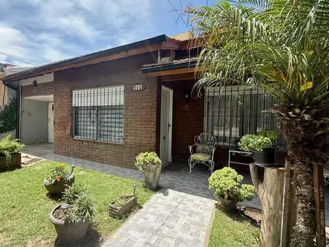 Casa 4amb con cochera, patio y depto independiente