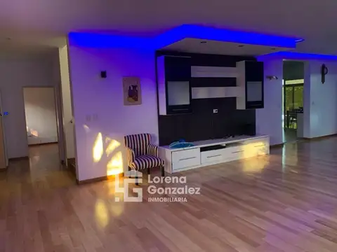 Casa en Venta con 9 cocheras