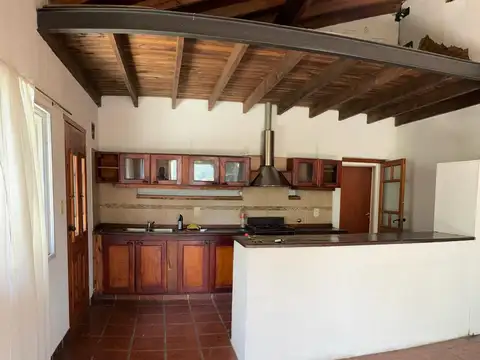 Casa 5 ambientes con 2 baños