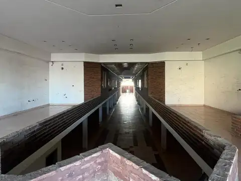 Local Comercial en  venta - Centro Comecial de I. Casanova, salida a dos calles