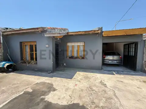Casa en venta 2 dormitorios, garage, jardin en Villa Elvira