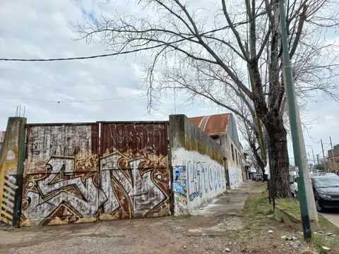 Galpon en Venta 32  mts Fondo