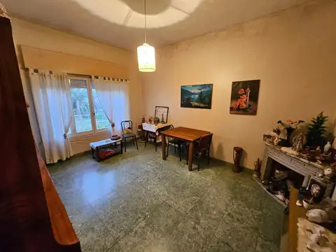 Propiedad mixta en venta - José C. Paz - Vivienda + locales, 202 m2 cubiertos