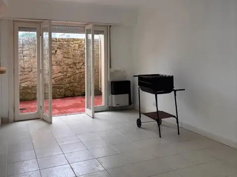 Departamento 3 ambientes con patio en San José
