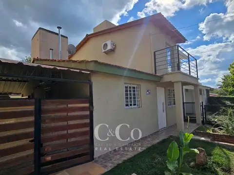 Casa 6 ambientes con 2 baños