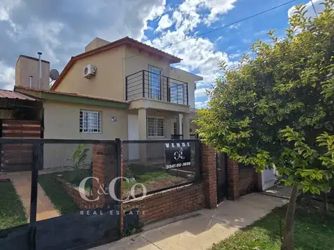Casa 6 ambientes con 2 baños