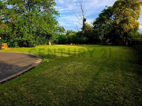 Venta de amplio lote en Barrio Privado Country Club Loma Verde, Escobar