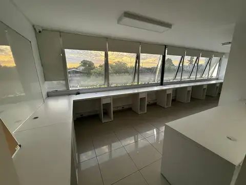 ALQUILER ESPECTACULAR OFICINA 500 MTS - ZONA NORTE