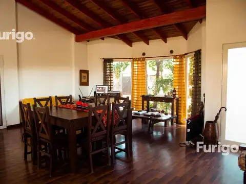 Casa 6 ambientes con 2 baños