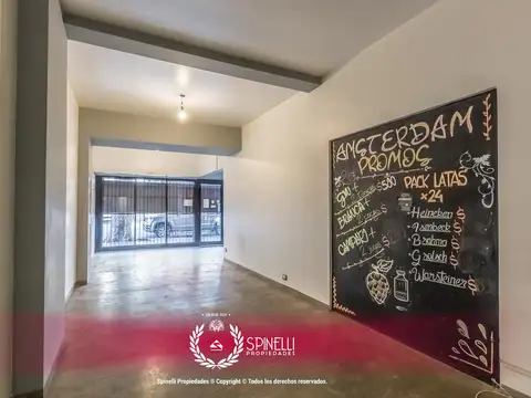 Local comercial · 228M2 · en el cruce de avenidas más comercial del barrio: San Juan y Boedo.