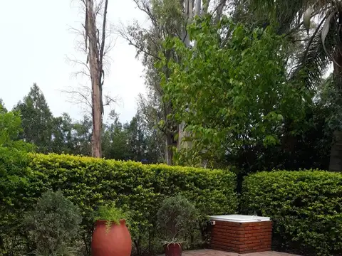 aproximadamente 1900 m2