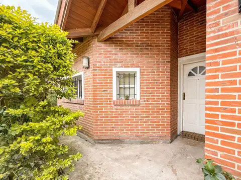 Casa 5 ambientes con 1 baño