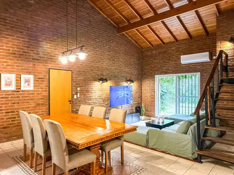 Casa en Venta con 2 cocheras