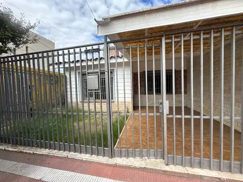Venta casa 3 dormitorios Altos de General Paz Cba