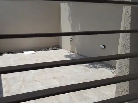 Excelente Duplex 5 años antiguedad amplio liv. comed. ycocina, 3 dormts.c/plac, 2 baños, gran patio