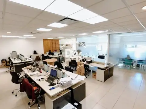 Oficina en venta en Lomas de San Isidro - Acepta inmueble de menor valor
