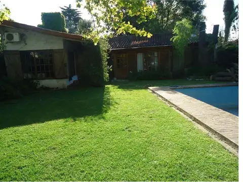 Casa en Venta con 2 cocheras