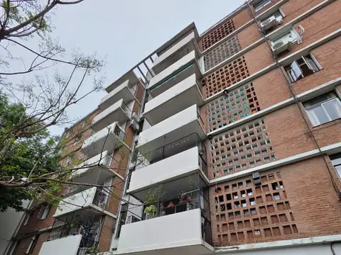 IMPECABLE DEPARTAMENTO 3 AMB. - AL FRENTE - BALCON - MUY BUENA UBICACION