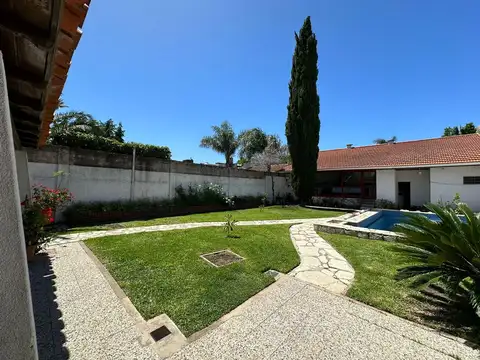 Casa en Venta con 1 cochera