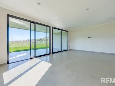 Casa 4 ambientes con 2 baños