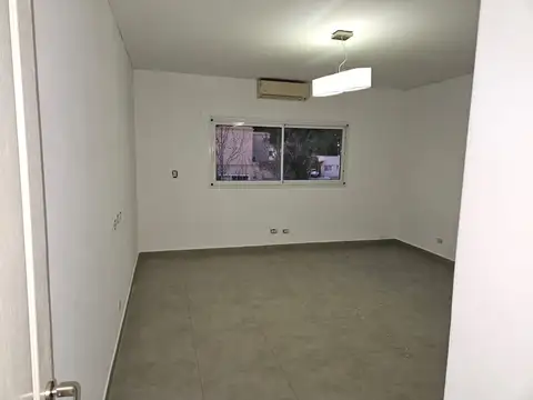 Casa en venta c/ cochera en La Angelica