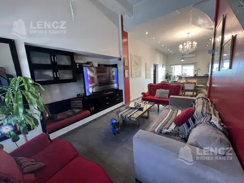 Casa 5 ambientes con 2 baños
