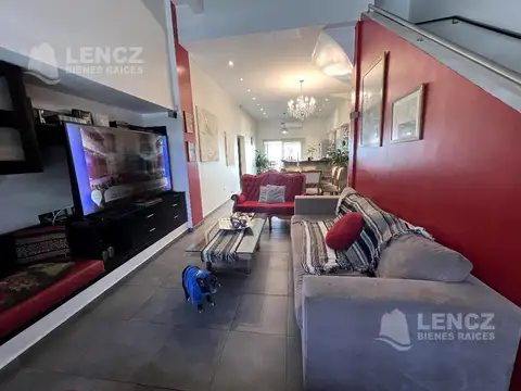Casa 5 ambientes con 2 baños
