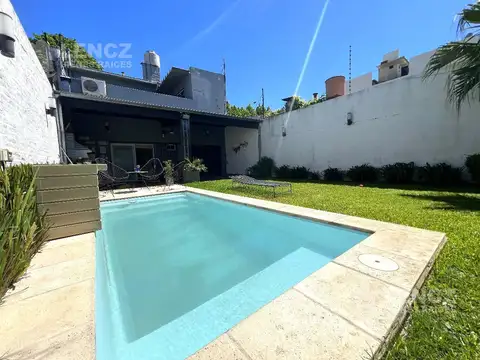 Casa en Venta 5 ambientes con jardin, pileta y cochera doble. Bernal APTO CREDITO BANCARIO