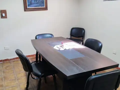 Casa 8 ambientes con 3 baños