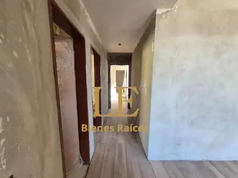 Casa 4 ambientes con 2 baños