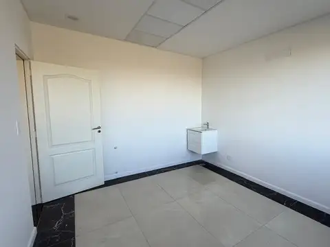 Oficina en Alquiler en Funes, $ 4.000.000