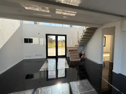 Oficina 9 ambientes con 2 baños