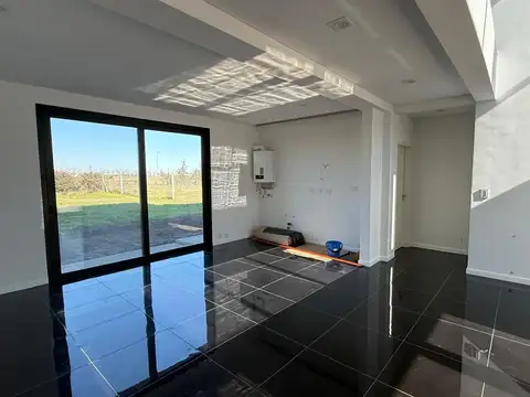 Oficina en Alquiler en Funes, $ 4.000.000