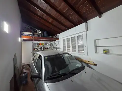 Casa en Alquiler con 2 cocheras