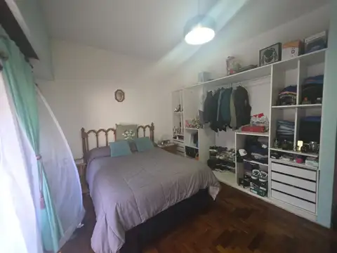 Venta casa 4 ambientes con cochera en Bernal Oeste