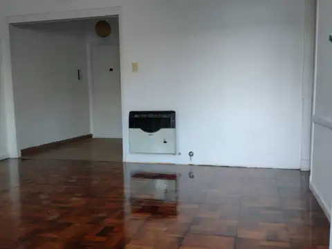 Avenida Forest 600, Piso 1