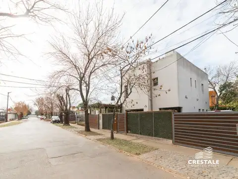 Casa 4 dormitorios - Barrio Parque Field, Rosario