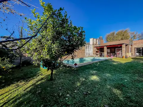 Casa en Venta con 2 cocheras