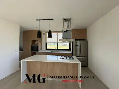 Casa en Alquiler de 4 dormitorios