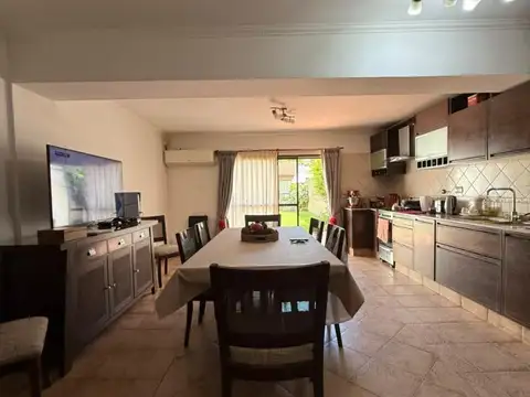 Casa 3 ambientes con 2 baños