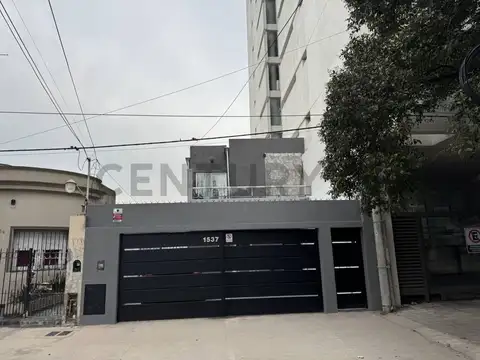 2 entre 63 y 64 Casa Moderna en Venta Piscina, Quincho y Cochera Doble La Plata