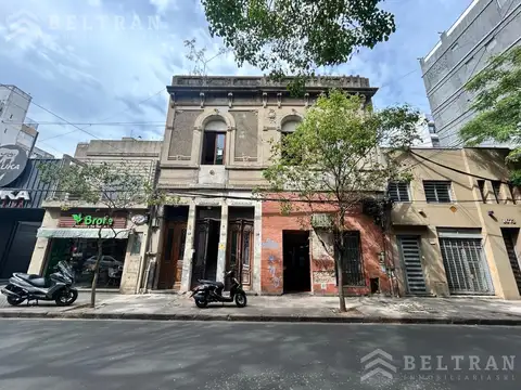 Casa interna de 2 dormitorios con local a la calle