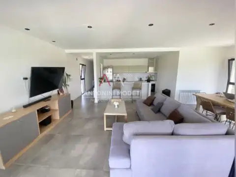 Casa 4 ambientes con 3 baños