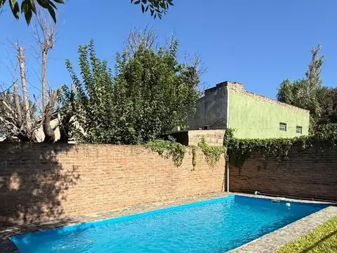 VENTA CASA 2 DORMITORIOS FUNES PILETA