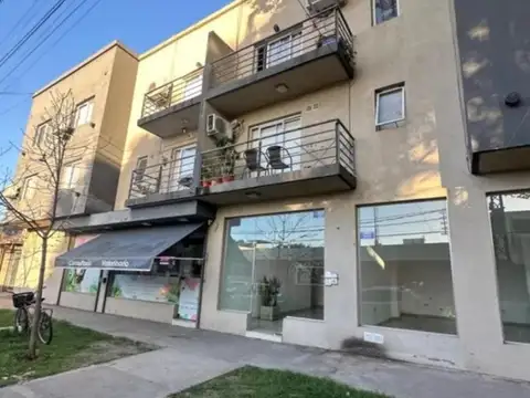 Departamento luminoso y ambientes amplios