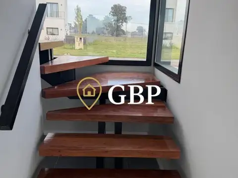 Casa 5 ambientes con 3 baños