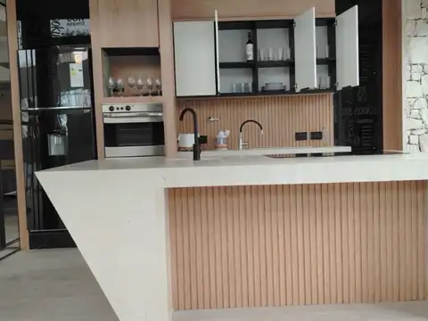Casa 4 ambientes con 3 baños