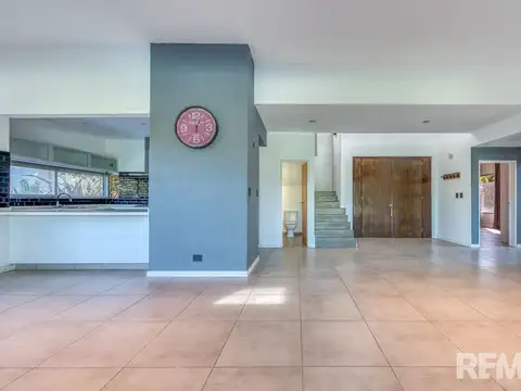 Casa 6 ambientes con 2 baños